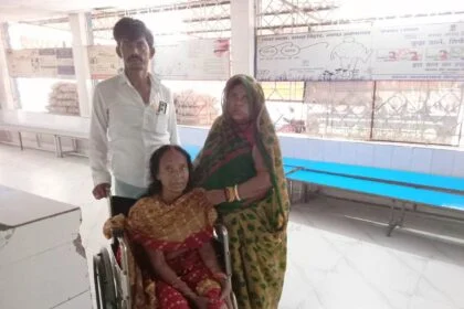 सिमरिया धाम में कल्पवासी महिला श्रद्धालु का पैर हुआ फ्रैक्चर, गंगा तट पर भारी फिसलन रहने से गिरने पर हुई जख्मी 18