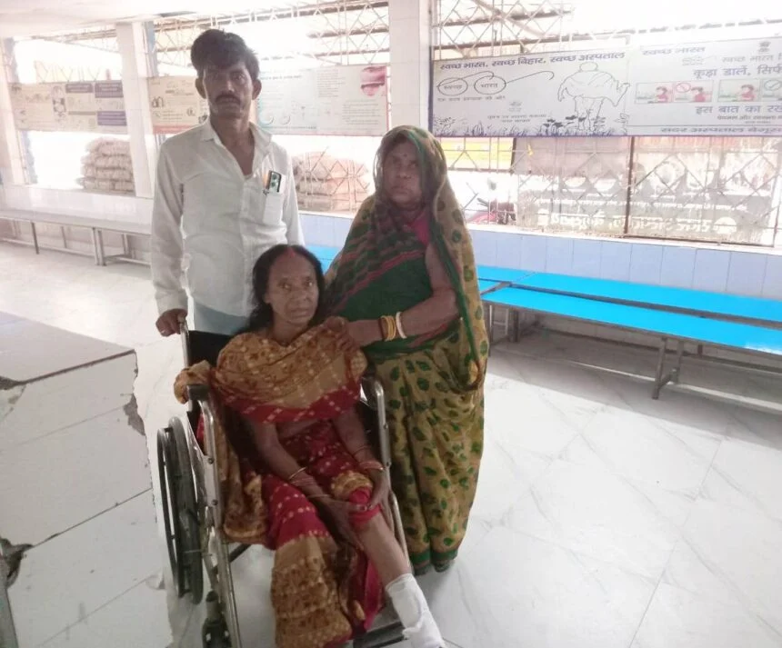 सिमरिया धाम में कल्पवासी महिला श्रद्धालु का पैर हुआ फ्रैक्चर, गंगा तट पर भारी फिसलन रहने से गिरने पर हुई जख्मी 1