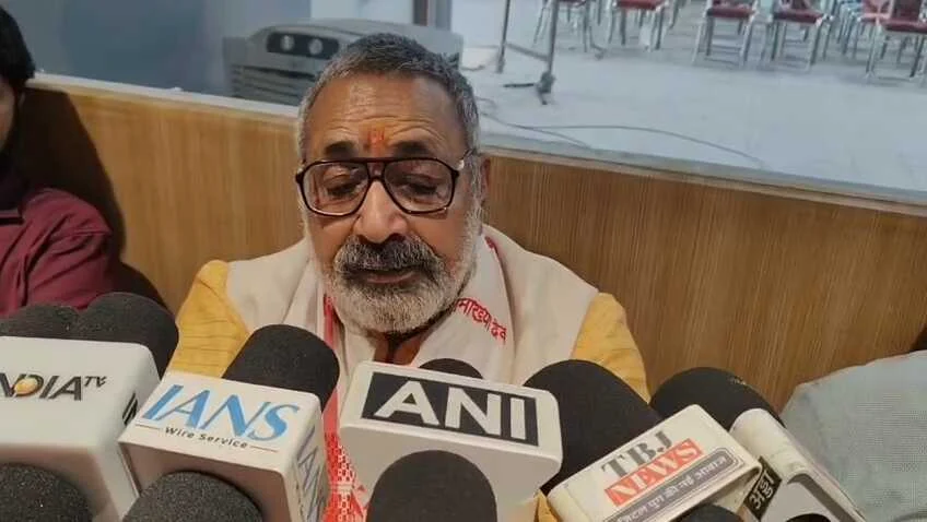 गिरिराज सिंह ने लालू-राजद पर सीधा निशाना साधते हुए कहा:- "लालू यादव ही रावण थे 1