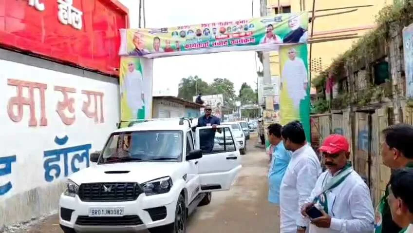 विधानसभा चुनाव से पहले नालंदा में नीतीश कुमार का पावर शो, कहा:- अब न बाएं जाएंगे, न दाएं, सिर्फ जनता के लिए काम करेंगे 4