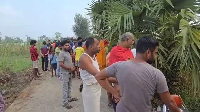 बेगूसराय में बेख़ौफ़ अपराधियों ने एक युवक को गोली मारकर निर्मम तरीके से हत्या कर शव को झाड़ी में फेंका, इलाके में फैली सनसनी 4