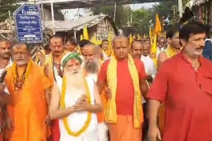 बेगूसराय के प्रसिद्ध सिमरिया गंगा धाम में गंगा परिक्रमा का किया गया आयोजन, हजारों की संख्या में श्रद्धालुओं ने लिया भाग  28