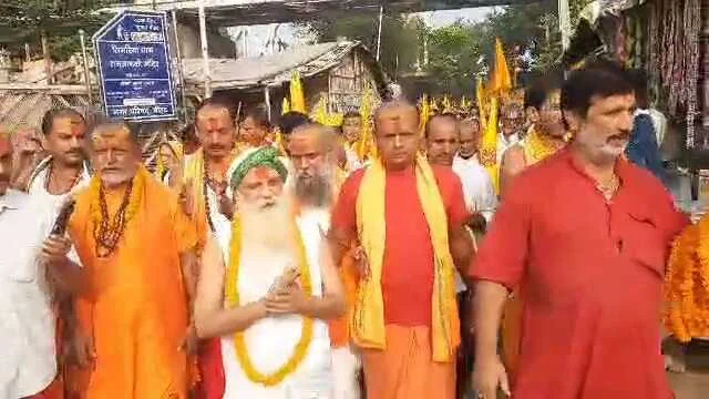 बेगूसराय के प्रसिद्ध सिमरिया गंगा धाम में गंगा परिक्रमा का किया गया आयोजन, हजारों की संख्या में श्रद्धालुओं ने लिया भाग  1