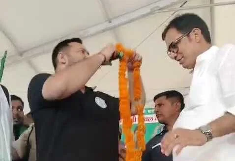 खगड़िया: गोगरी में गूंजा बदलाव का नारा - तेजस्वी ने परबत्ता में RJD प्रत्याशी डॉ. संजीव के लिए मांगा समर्थन 2