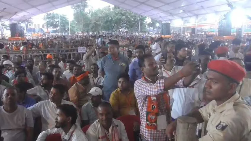 नालंदा: बिहारशरीफ में अमित शाह की हुंकार“मोदी-नीतीश को चिंता देश के गरीब की, न कि सत्ता की कुर्सी की 3