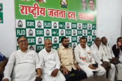 नालंदा में महागठबंधन में सीपीआई प्रत्याशी शिवकुमार यादव ने किया कांग्रेस उम्मीदवार का विरोध, राजद समेत पाँच घटक दलों ने उमैर खान के समर्थन का किया ऐलान 18