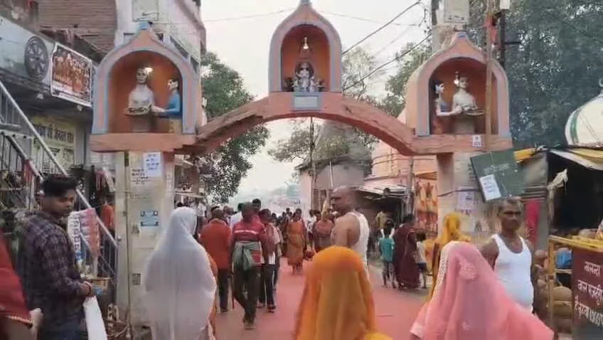 नालंदा: छठ महापर्व के दूसरे दिन ‘खरना’ के मौके पर बड़गांव सूर्य नगरी और औगांरी धाम में उमड़ा आस्था का सैलाब 4