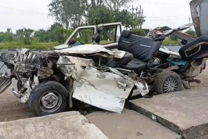 कैमूर में भीषण सड़क हादसा, स्कॉर्पियो ने कंटेनर में मारी टक्कर, 3 की मौत, 7 घायल, स्कॉर्पियो पूरी तरह से क्षतिग्रस्त 4