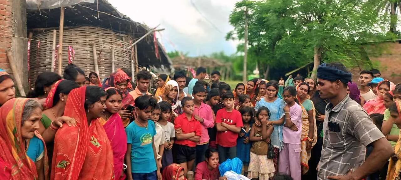 बछवाड़ा एनएच 28 पर अज्ञात वाहन की चपेट में आने से साइकिल सवार एक छात्र की मौत, परिजनों में मचा कोहराम 2