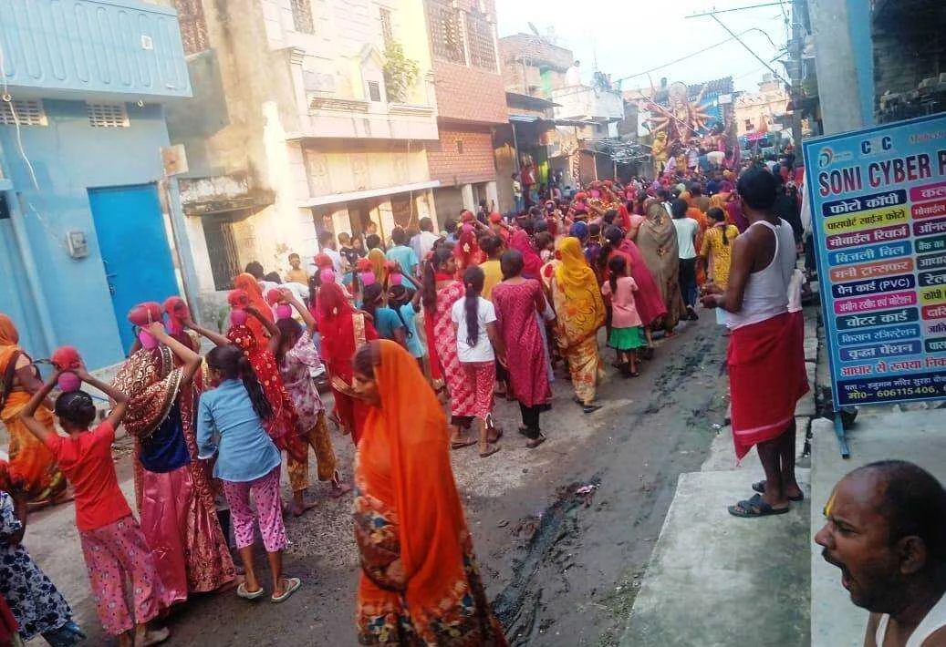 हर्षोल्लास के साथ वीरपुर प्रखंड क्षेत्र में दुर्गा पूजा संपन्न, नम् आंखों से किया गया प्रतिमा का विर्सजन 3