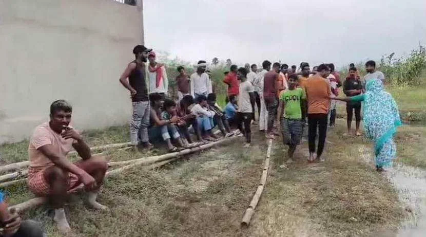 बेगूसराय में 13 वर्षीय मासूम बच्ची के साथ दरिंदों ने दरिंदगी कर निर्मम तरीके से हत्या कर शव को फेका,इलाके में फैली सनसनी 3