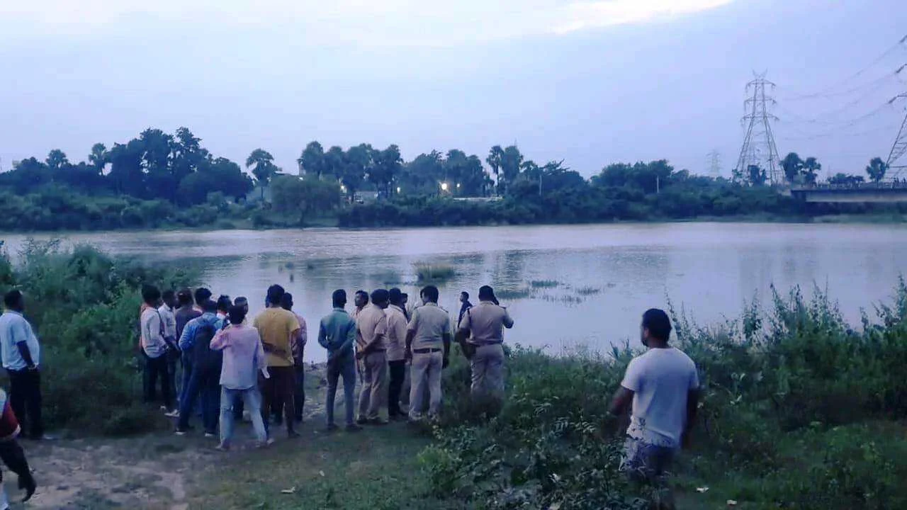 नालंदा: मूर्ति विसर्जन के दौरान चार युवक पंचाने नदी में डूबा, एक युवक ने बचाई अपनी जान, तीन युवकों में नदी में लापता 2