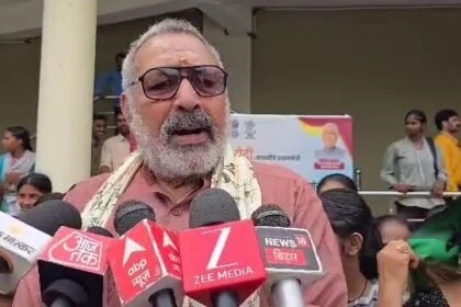 बेगूसराय के सांसद सह केंद्रीय मंत्री गिरिराज सिंह ने एक बार फिर लालू और सपा नेता पर जमकर अपना भड़ास निकाला, कहा:- 32