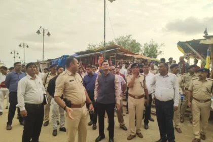 डीएम एवं एसपी ने मेला क्षेत्र में प्रकाश, पेयजल, शौचालय, स्वास्थ्य, सुरक्षा एवं साफ सफाई कार्य को लेकर दिए निर्देश 31