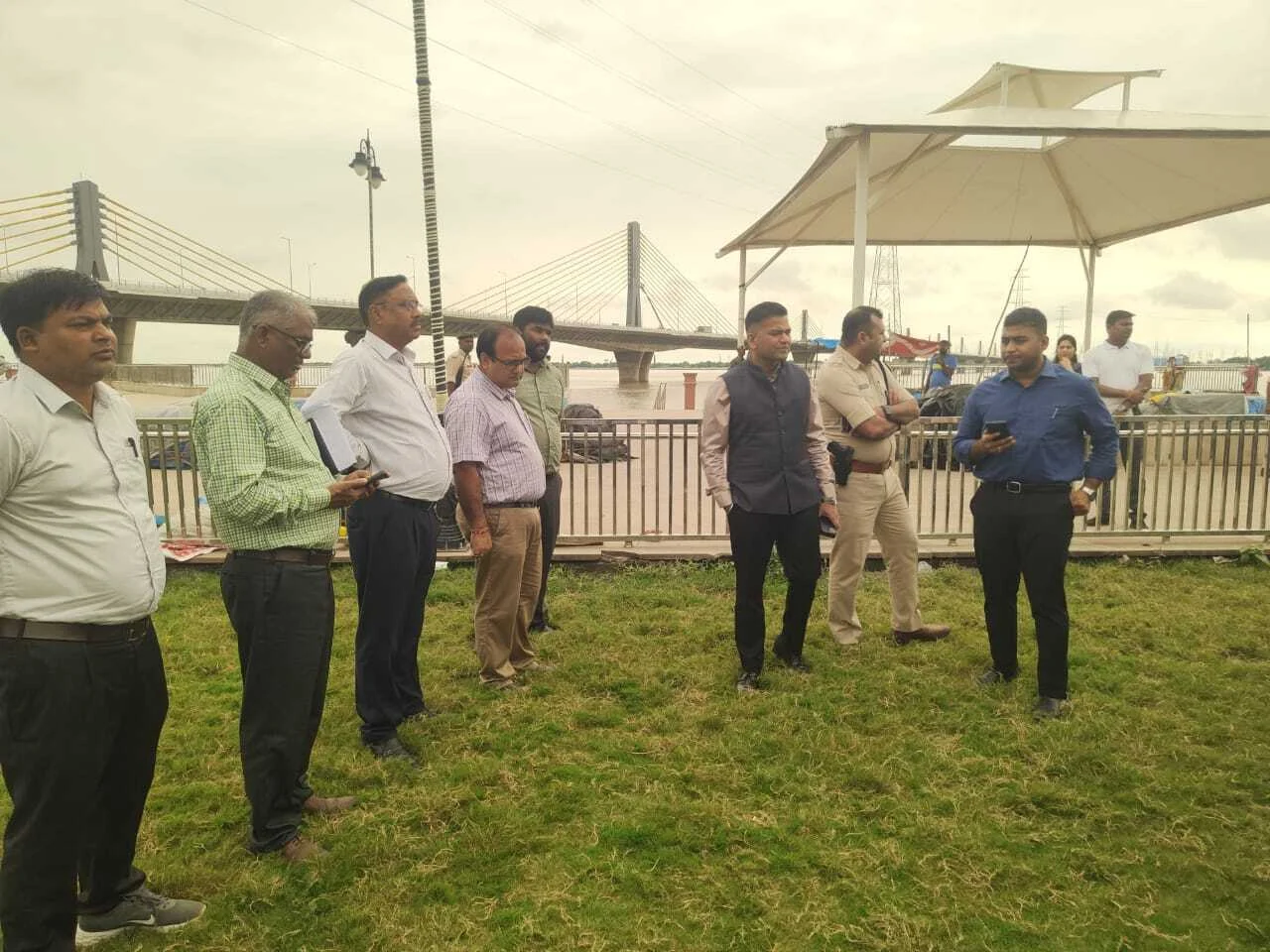 डीएम एवं एसपी ने मेला क्षेत्र में प्रकाश, पेयजल, शौचालय, स्वास्थ्य, सुरक्षा एवं साफ सफाई कार्य को लेकर दिए निर्देश 2