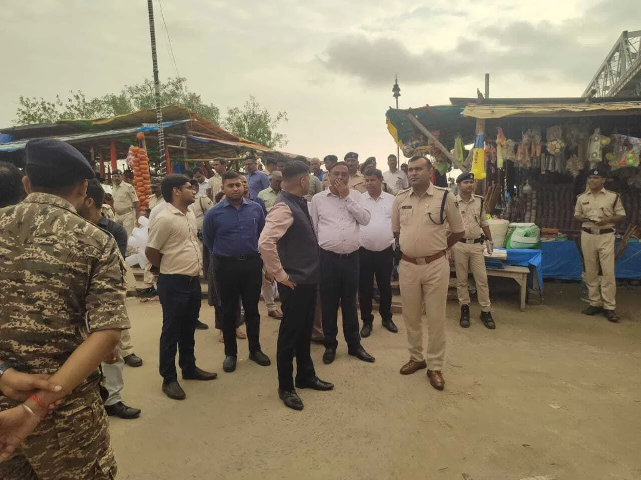 डीएम एवं एसपी ने मेला क्षेत्र में प्रकाश, पेयजल, शौचालय, स्वास्थ्य, सुरक्षा एवं साफ सफाई कार्य को लेकर दिए निर्देश 4