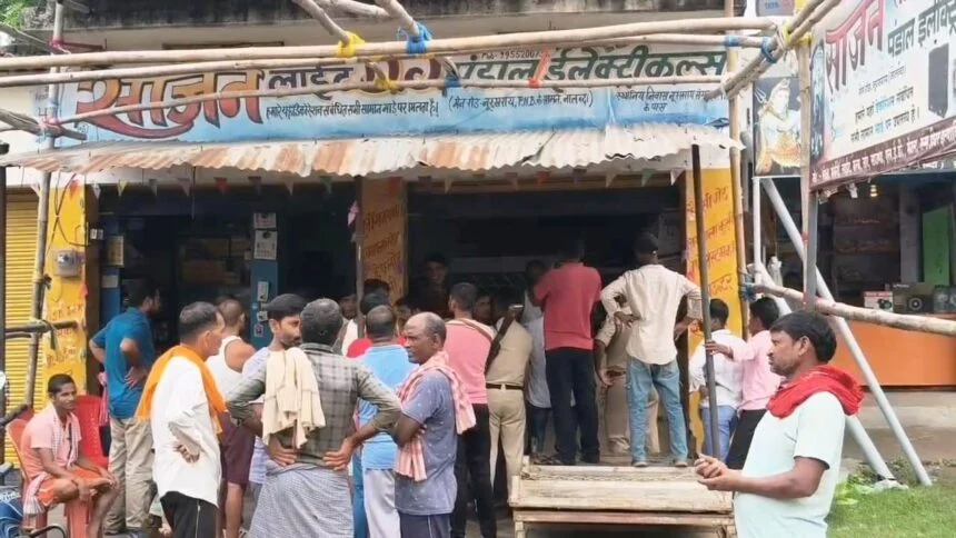 नालंदा में हाईटेक चोरों का आतंक, पीएनबी बैंक के पास टेंट दुकान से 5 लाख की चोरी वारदात, वारदात CCTV में कैद, कार सवार चोरों ने दिया घटना को अंजाम 1