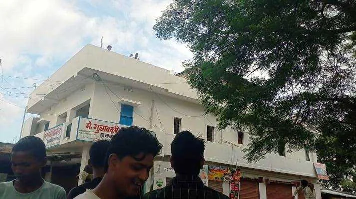 वीरपुर सड़क बनाने को लेकर विश्वनाथ पोद्दार बनाम प्रशासन के बीच घंटों तक चली विवाद 2