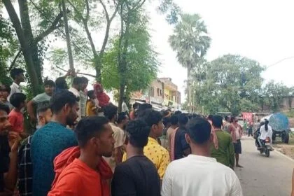 वीरपुर सड़क बनाने को लेकर विश्वनाथ पोद्दार बनाम प्रशासन के बीच घंटों तक चली विवाद 31