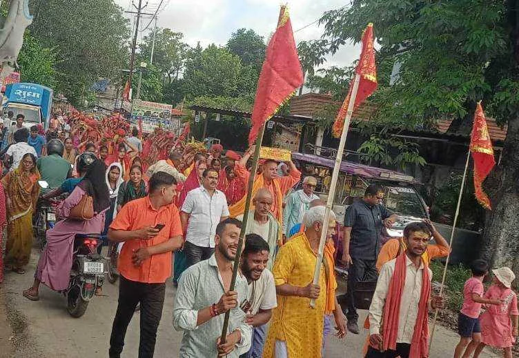 वीरपुर में 9 दिवसीय श्रीमध भागवत कथा को लेकर निकाली गई भव्य क्लश शोभायात्रा 3