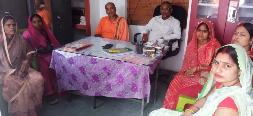 भगवानपुर प्रखंड के उत्क्रमित मध्य विद्यालय अतरुआ में शिक्षा समिति की बैठक आयोजित 1