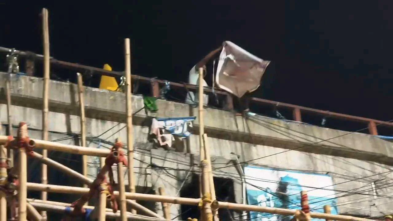 कैमूर: आचार संहिता लागू होते ही यूपी बिहार बॉर्डर सहित कई जगहों पर वाहनों की जांच शुरू, हटाए जा रहे बैनर पोस्टर 2