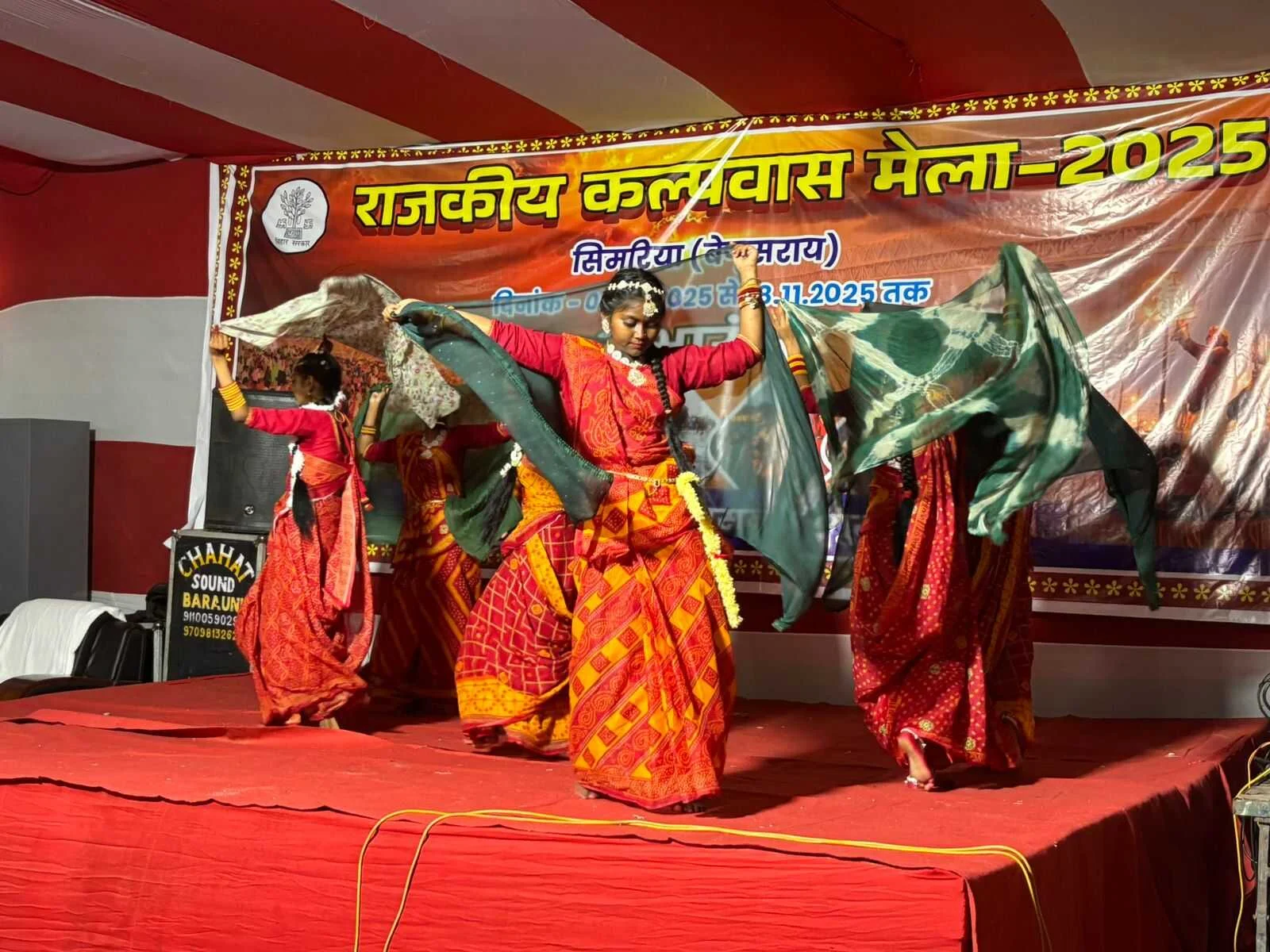 राजकीय कल्पवास मेला सिमरिया धाम में कलाकारों ने मां गंगा की आरती एवं उनकी महिमा के गीतों पर दर्शकों को भाव विभोर कर दिया 2