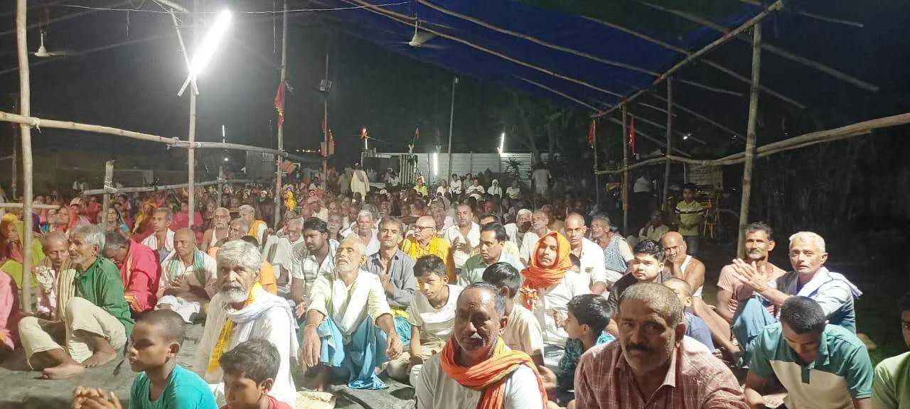 बेगूसराय के वीरपुर में आयोजित श्रीमदभागवत कथा के चौथे दिन उमड़ी श्रद्धालुओ की भीड़ 3