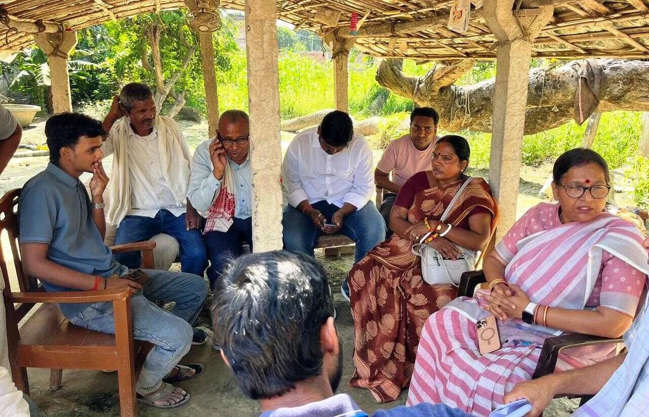 बेगूसराय महांगठबंधन के संभावित प्रत्याशी सह पूर्व विधायक अमिता भुषण ने की भवानंदपुर पंचायत में की पदयात्रा,  मतदाताओं से मांगा आशिर्वाद 2