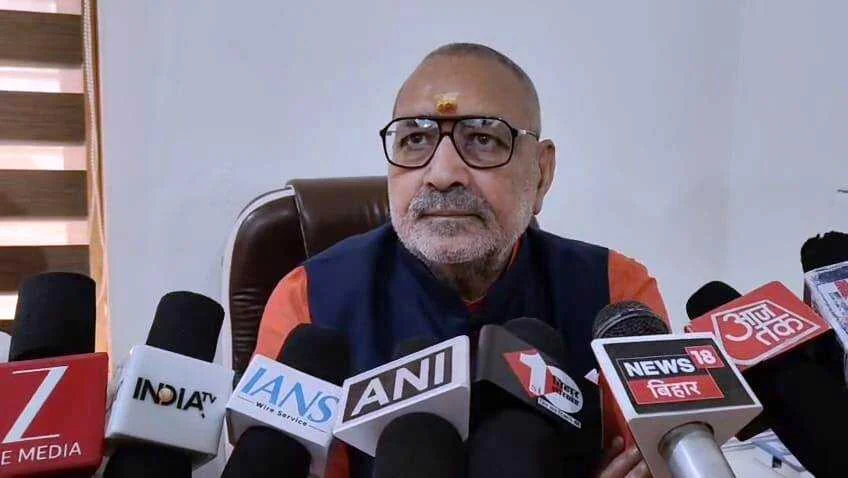 ममता बनर्जी अपने आप को भारत के एक राज्य का मुख्यमंत्री नहीं, बल्कि बंगाल का प्रधानमंत्री समझती हैं - गिरिराज सिंह 1