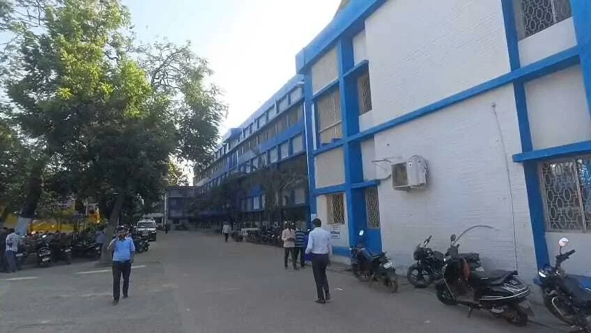 नालंदा जिले में विधानसभा चुनाव 2025 के लिए नामांकन प्रक्रिया के पहले दिन समाहरणालय परिसर में छाया रहा सन्नाटा 1