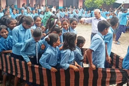 बालिका दिवस के अवसर पर बच्चों को दी गई नाव दुर्घटना व उससे बचाव से संबंधित जानकारी 21