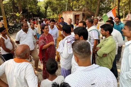 महांगठबंधन के संभावित प्रत्याशी सह पूर्व विधायक अमिता भुषण ने की गेंहरपुर पंचायत में पद यात्रा, मिला जनता से आशीर्वाद 25