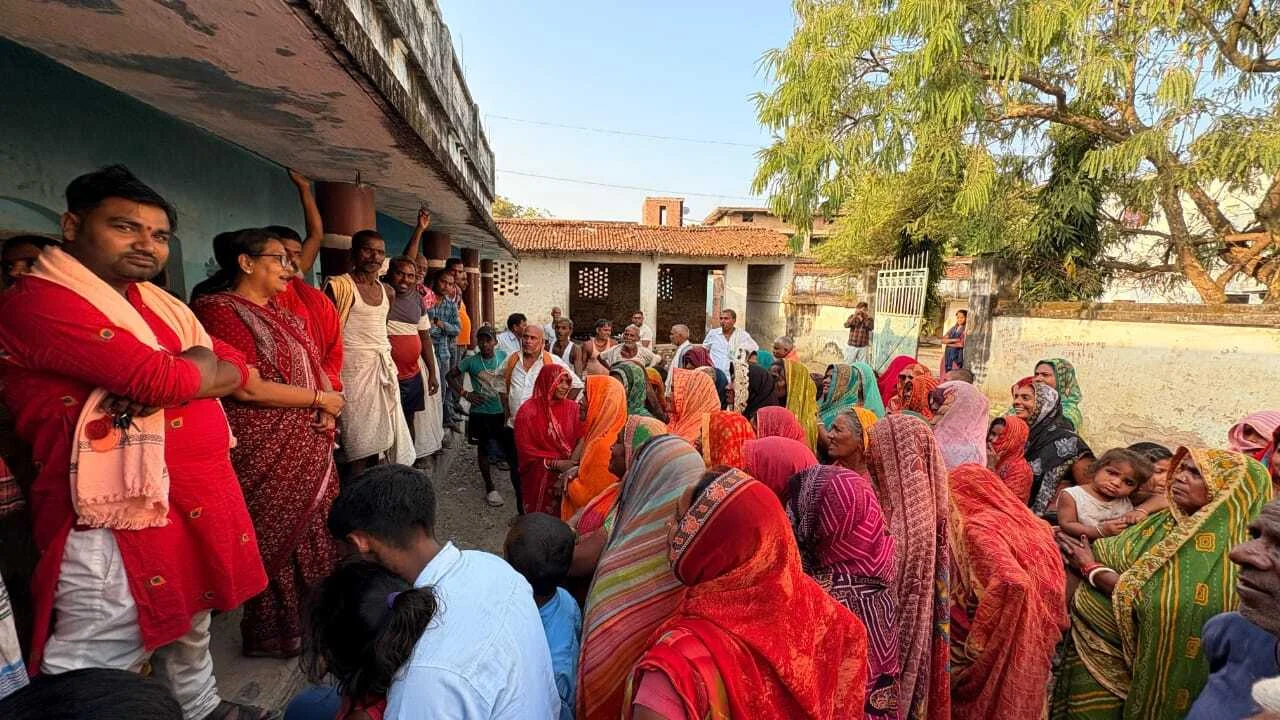 महांगठबंधन के संभावित प्रत्याशी सह पूर्व विधायक अमिता भुषण ने की गेंहरपुर पंचायत में पद यात्रा, मिला जनता से आशीर्वाद 4