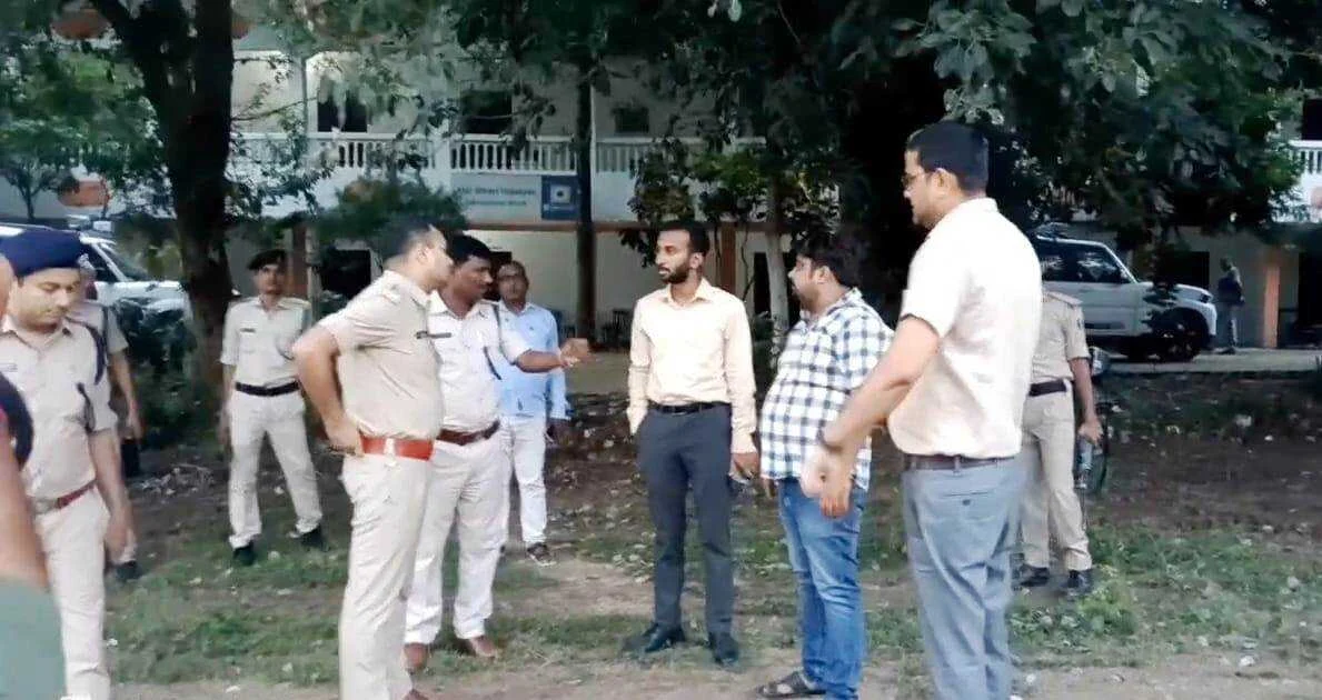 कैमूर: ईवीएम डिस्पैच सेंटर का एसडीओ मोहनियां ने किया निरीक्षण, दिए कई निर्देश 2