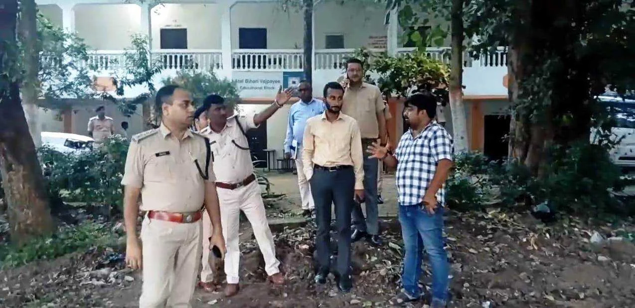 कैमूर: ईवीएम डिस्पैच सेंटर का एसडीओ मोहनियां ने किया निरीक्षण, दिए कई निर्देश 3