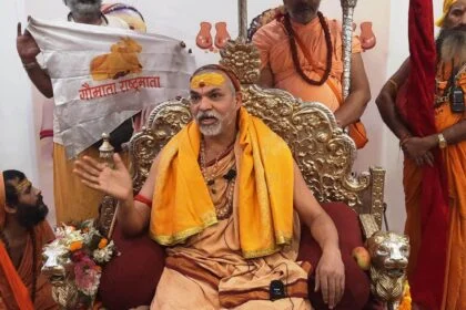 “पहले हिंदू बने, बिना हिंदू राष्ट्र की बात करना बचकानी बात”- शंकराचार्य 17