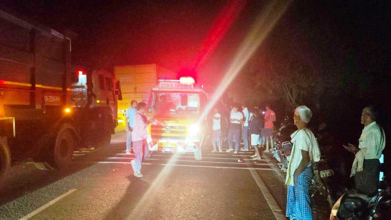 बछवाड़ा के एनएच 28 पर ट्रेक्टर और बाइक की टक्कर में बाइक चालक की मौत, दो सवार बुरी तरह से जख्मी 3