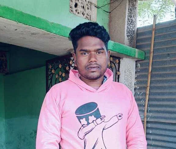 बछवाड़ा के एनएच 28 पर ट्रेक्टर और बाइक की टक्कर में बाइक चालक की मौत, दो सवार बुरी तरह से जख्मी 2