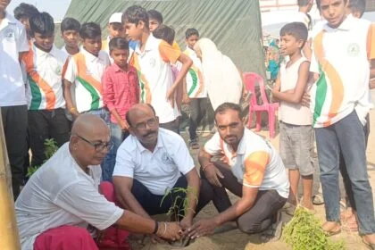 कार्तिक महीने में तुलसी और आंवला के पौधे में जल देना हमारी पुरातन परंपरा है - बौआ हनुमान 10