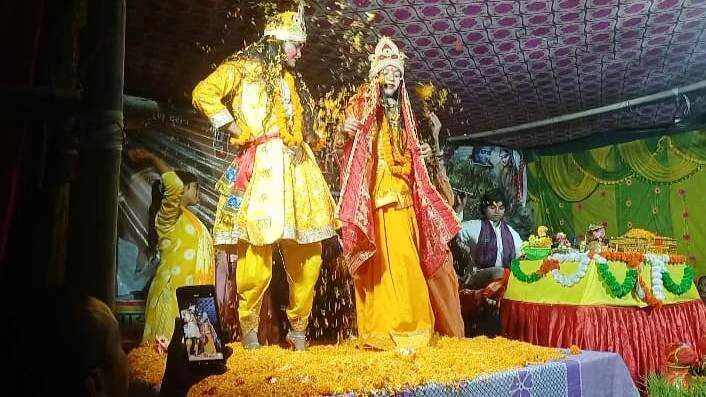 श्रीमद्भागवत कथा के सातवें दिन वीरपुर की धरा धाम पर राधा, कृष्ण के द्वारा खेला गया होली, भाव विभोर हुए श्रोता 1