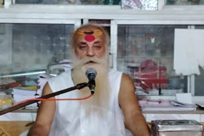 ईश्वर सच्चे भक्त के हृदय में विराजते हैं -स्वामी चिदात्मन जी महाराज 25