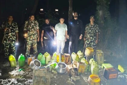 बेगूसराय भगवानपुर पुलिस ने तीस लीटर देशी शराब के साथ एक कारोबारी को किया गिरफ्तार, भेजा जेल 17