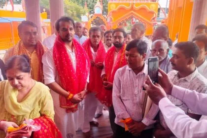 समस्तीपुर: वारिसनगर विधान सभा क्षेत्र से जदयू के प्रत्याशी मांजरीक मृणाल ने समर्थकों के साथ कराया नामांकन 28