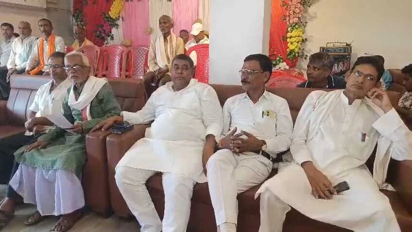 नालंदा: हरनौत विधानसभा के चंडी प्रखंड में हुई जेडीयू के नाराज और बागी नेताओं और कार्यकर्ताओं की हुई बैठक 3