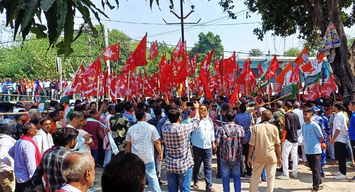 विधान सभा चुनाव में बछवाड़ा से चार एवं तेघड़ा से पांच प्रत्याशियों ने नामांकन का पर्चा किया दाखिल 4