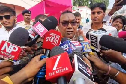 बेगूसराय मटिहानी विधानसभा से आरजेडी प्रत्याशी नरेन्द्र सिंह उर्फ बोंगो सिंह ने अपने समर्थकों के साथ दाखिल किया नामांकन का पर्चा 31