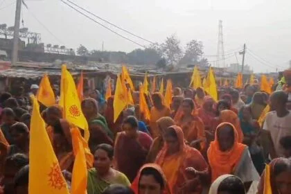 बेगूसराय के सिमरिया गंगा धाम मे सैकड़ो महिला पुरुष के साथ किया गया प्रथम गंगा परिक्रमा 12