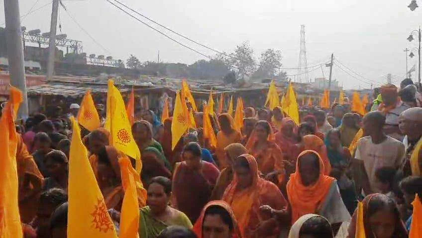 बेगूसराय के सिमरिया गंगा धाम मे सैकड़ो महिला पुरुष के साथ किया गया प्रथम गंगा परिक्रमा 1