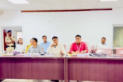 तेघड़ा विधानसभा में निर्वाचन तैयारियों की समीक्षा बैठक संपन्न 21